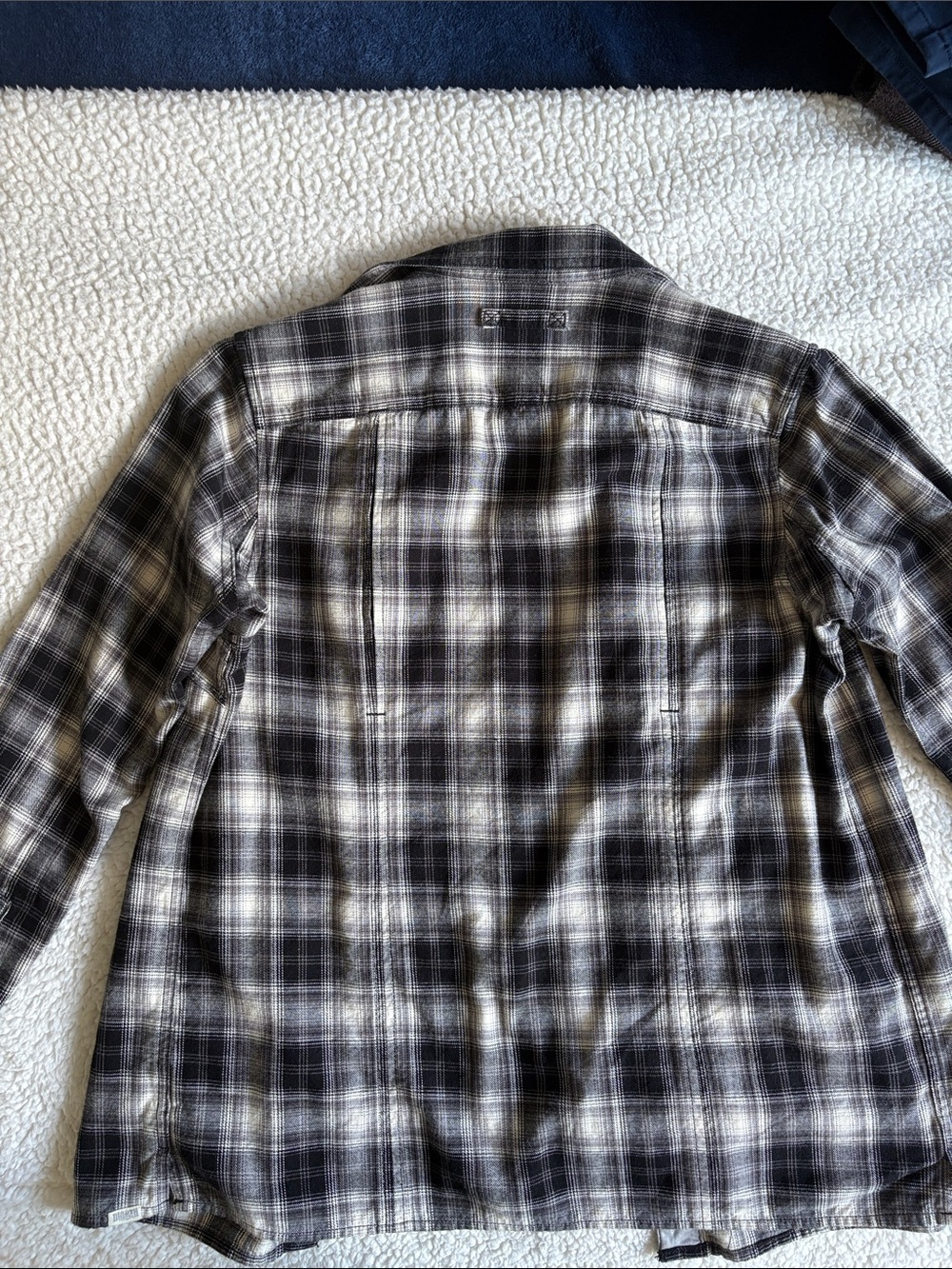 Duluth Trading Company Women's Black and Grey Shirt - Picture 4 of 4